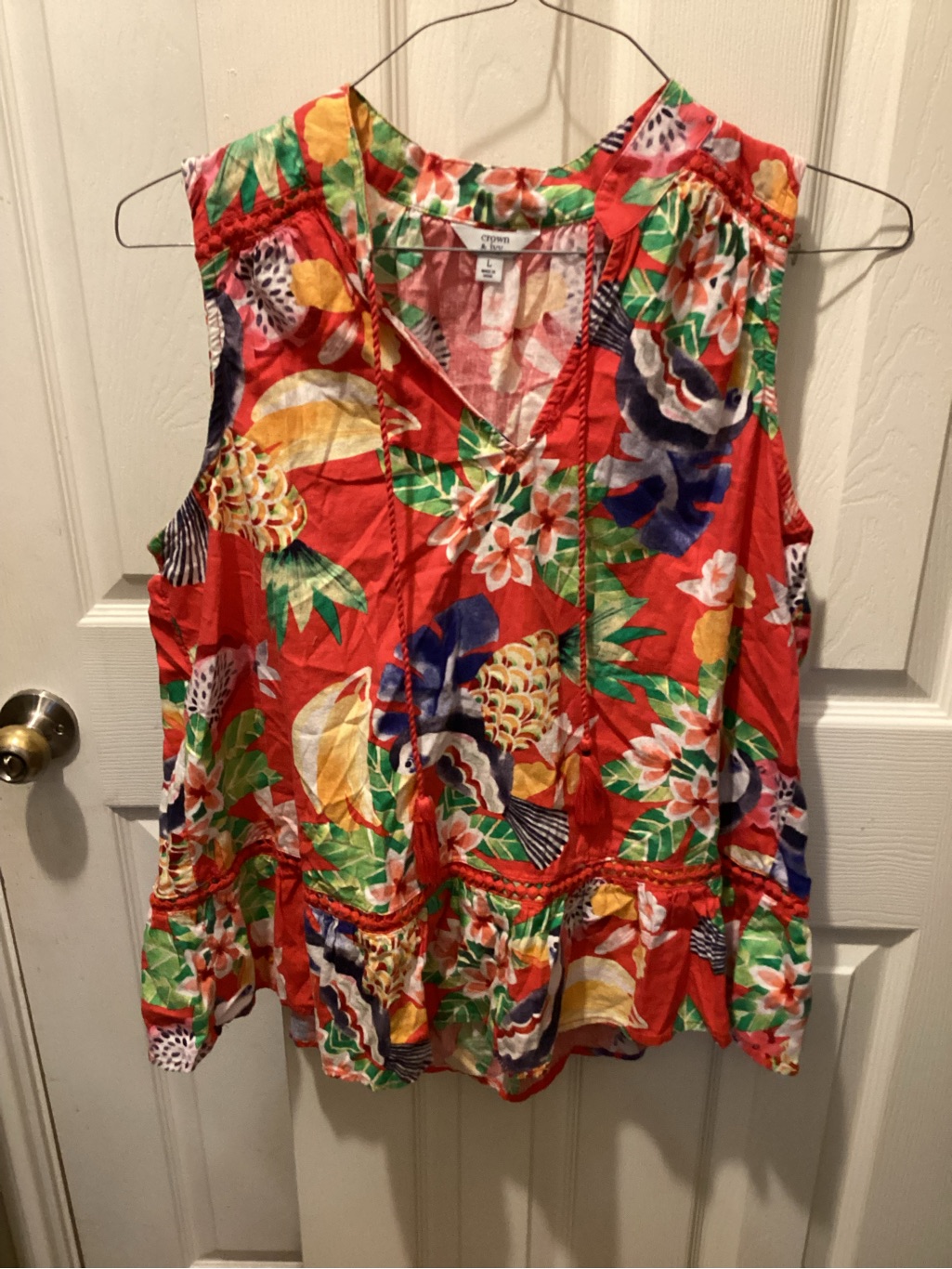 Crown & Ivy Red Tropical Floral Sleeveless V-Neck Tank